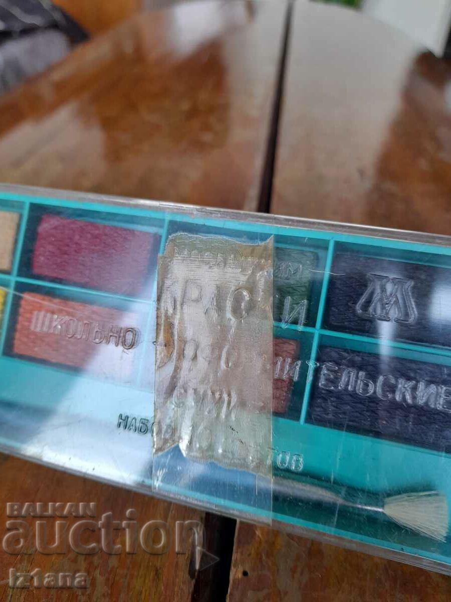 Delivery of Old Water colors, Crayons Paints