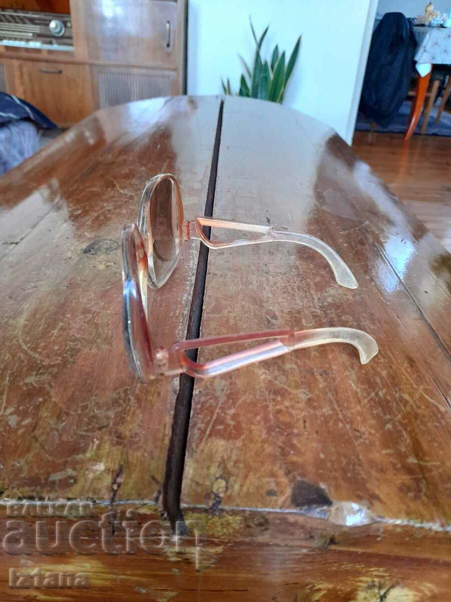 Delivery of Old Women's Sunglasses