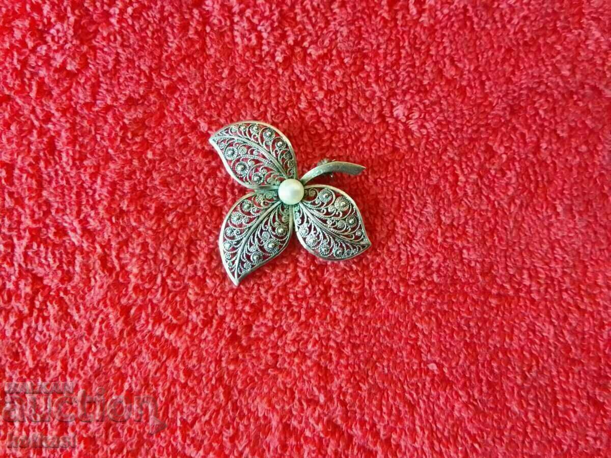 Old silver 835 filigree brooch with pearl with price 53.00 BGN | € 27.10 Old silver 835 filigree brooch with pearl with price 53.00 BGN | € 27.10