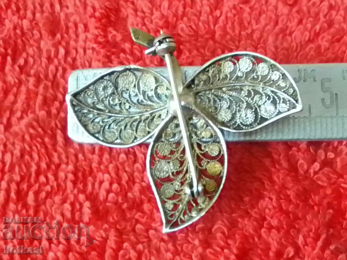 Стара сребърна 835 Брошка филигран с перла с цена 255.50 лв. | € 130.64 Стара сребърна 835 Брошка филигран с перла с цена 255.50 лв. | € 130.64