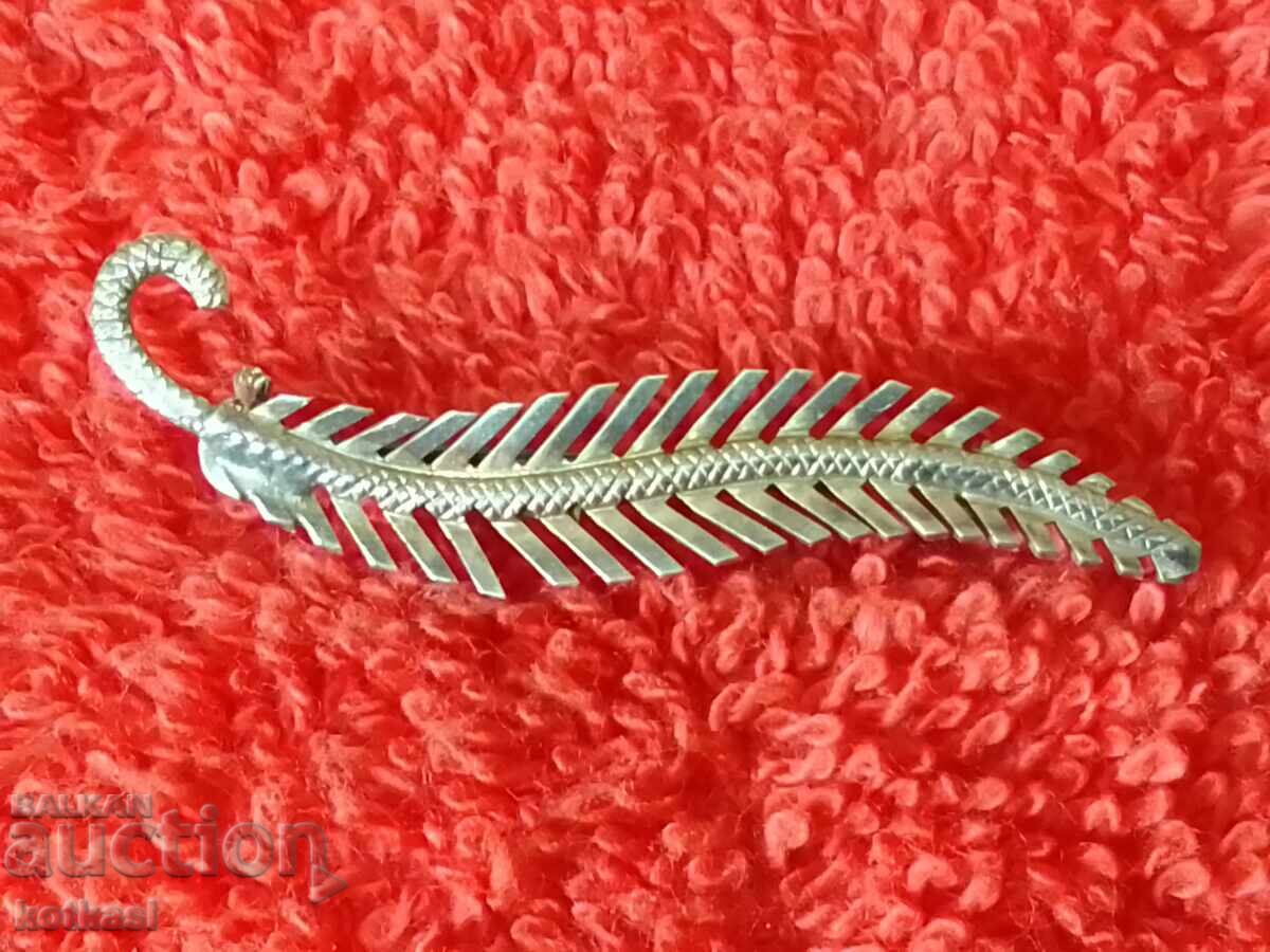 Livrarea Broșă cu stilou cu penă din argint vechi 835 Livrarea Broșă cu stilou cu penă din argint vechi 835