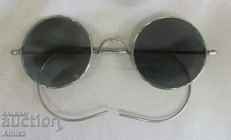 Auction WWII Goggles in Original Case Auction WWII Goggles in Original Case