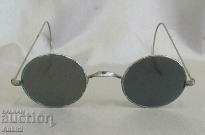 Delivery of WWII Goggles in Original Case Delivery of WWII Goggles in Original Case