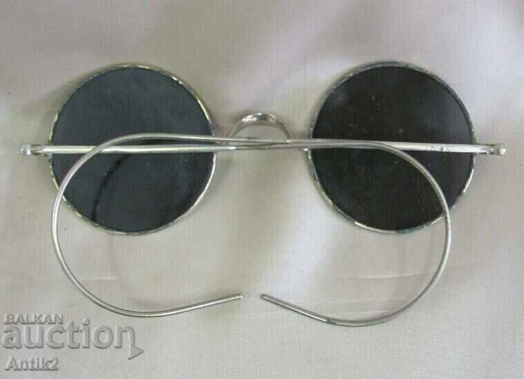 WWII Goggles in Original Case - 5 WWII Goggles in Original Case - 5