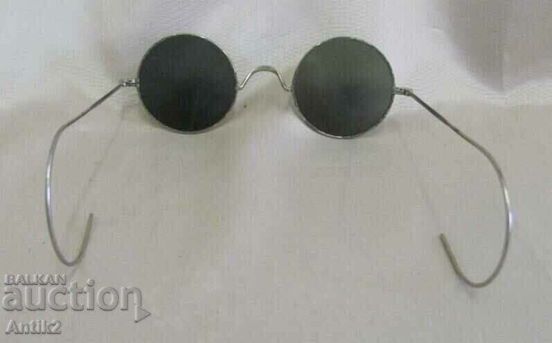 WWII Goggles in Original Case - 6 WWII Goggles in Original Case - 6