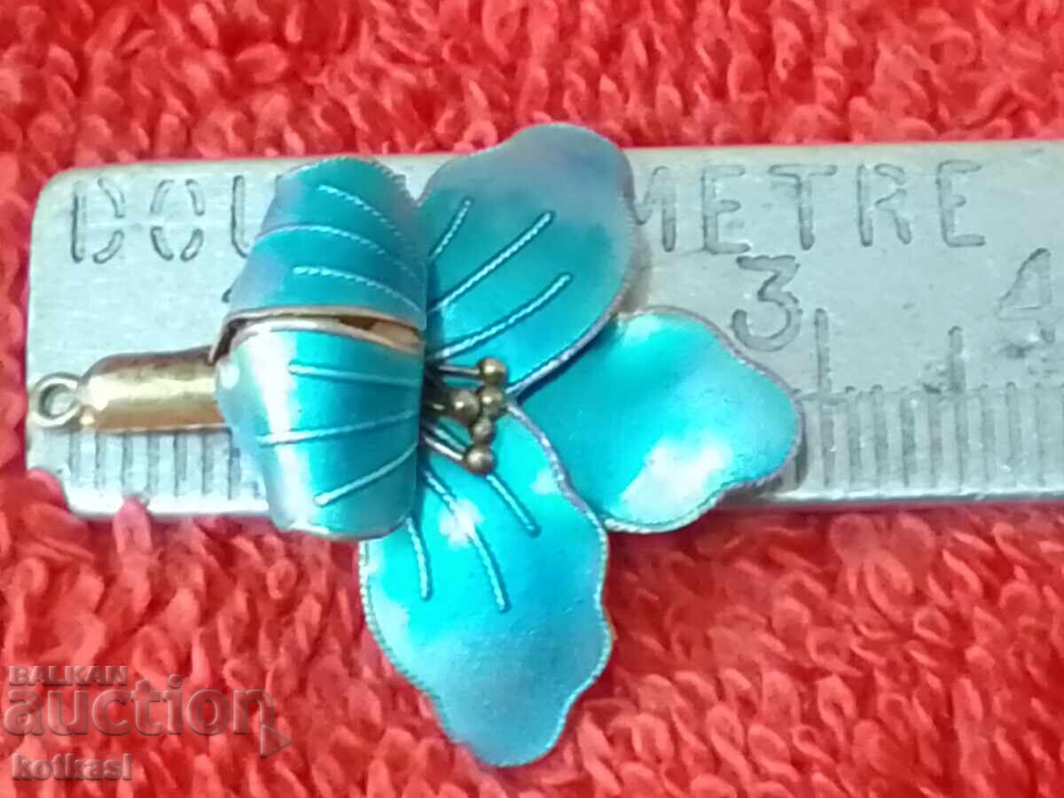 Стара сребърна 925 Брошка позлата Цвете с цена 125.50 лв. | € 64.17 Стара сребърна 925 Брошка позлата Цвете с цена 125.50 лв. | € 64.17