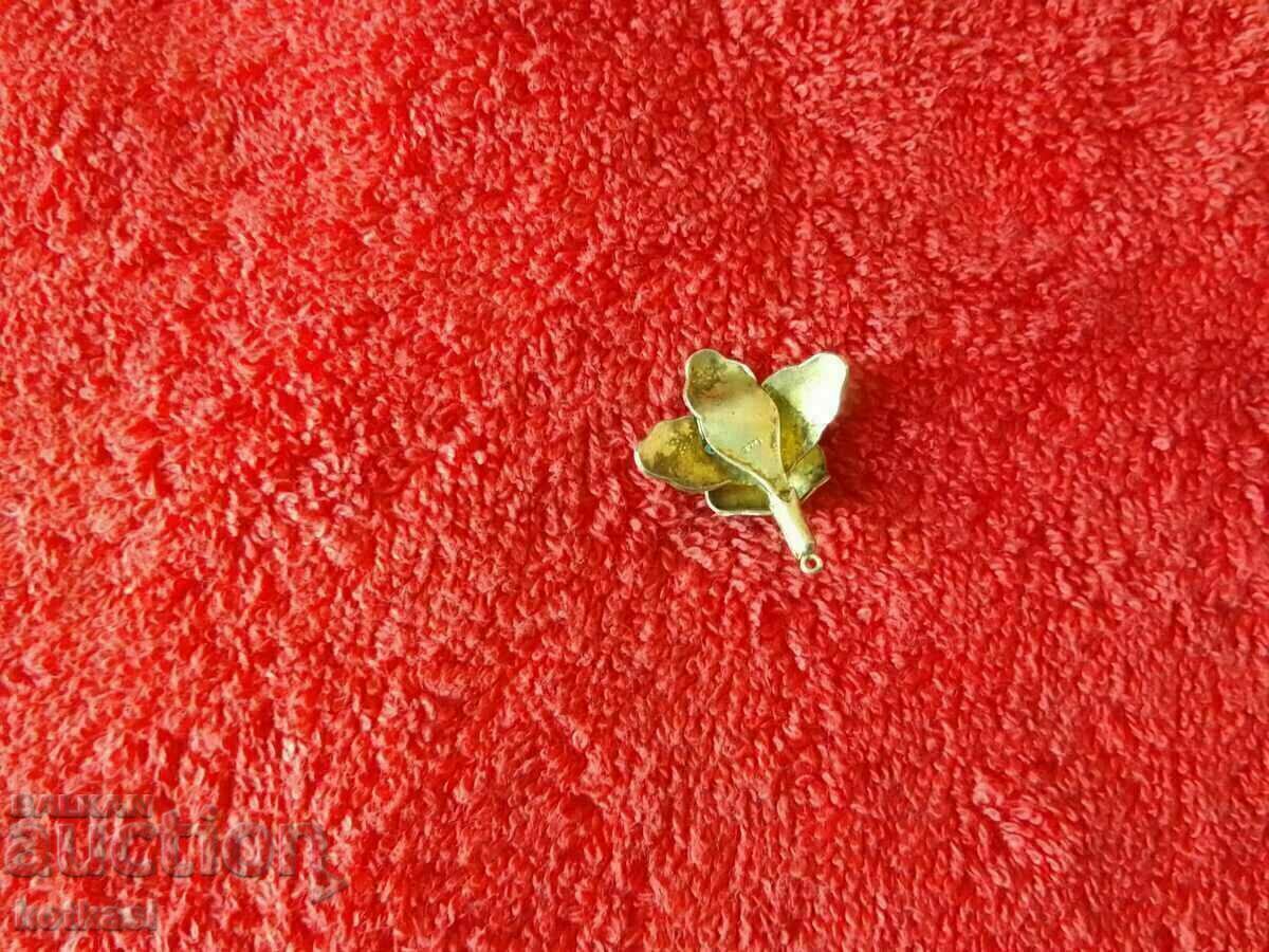 Delivery of Old Silver 925 Gold Plated Flower Brooch Delivery of Old Silver 925 Gold Plated Flower Brooch