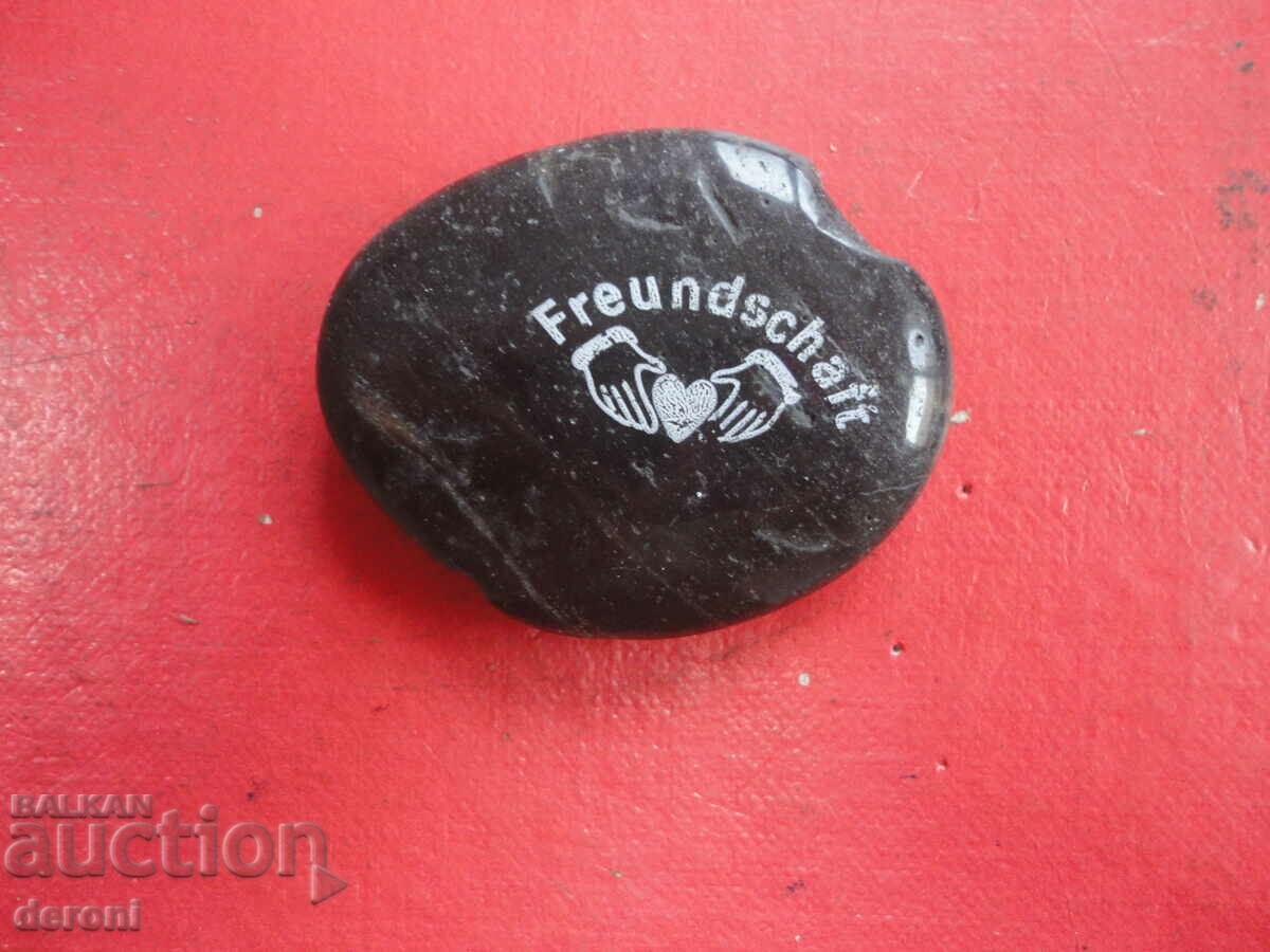 Δημοπρασία Ορυκτός λίθος φιλίας Δημοπρασία Ορυκτός λίθος φιλίας