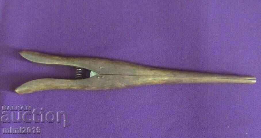 19th Century Wooden Accessory for Ladies Gloves with price 60.00 BGN | € 30.68 19th Century Wooden Accessory for Ladies Gloves with price 60.00 BGN | € 30.68