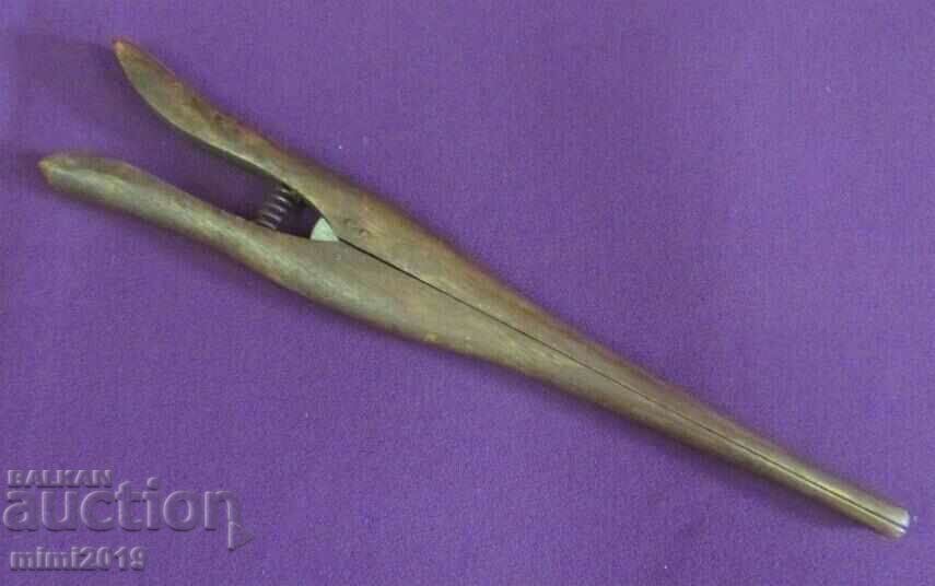 Delivery of 19th Century Wooden Accessory for Ladies Gloves Delivery of 19th Century Wooden Accessory for Ladies Gloves