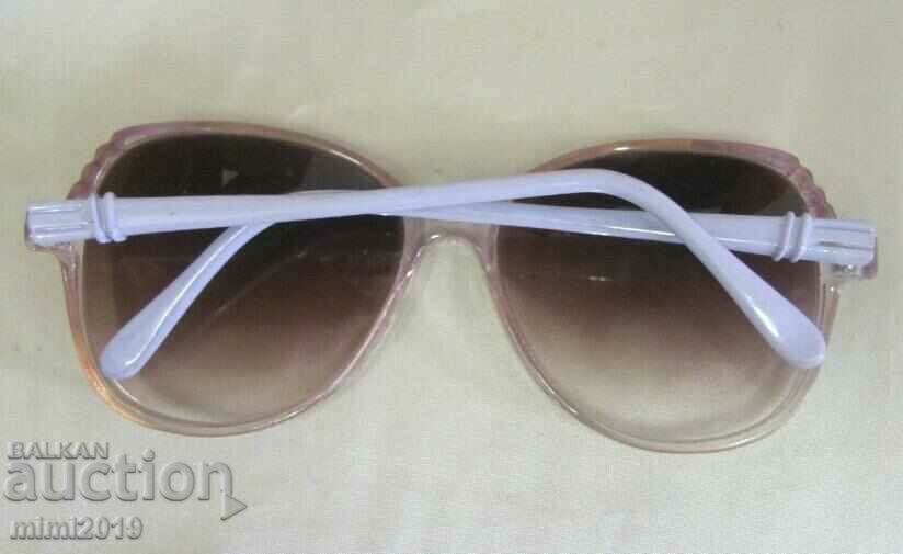 Auction 60's Women's Sunglasses Auction 60's Women's Sunglasses