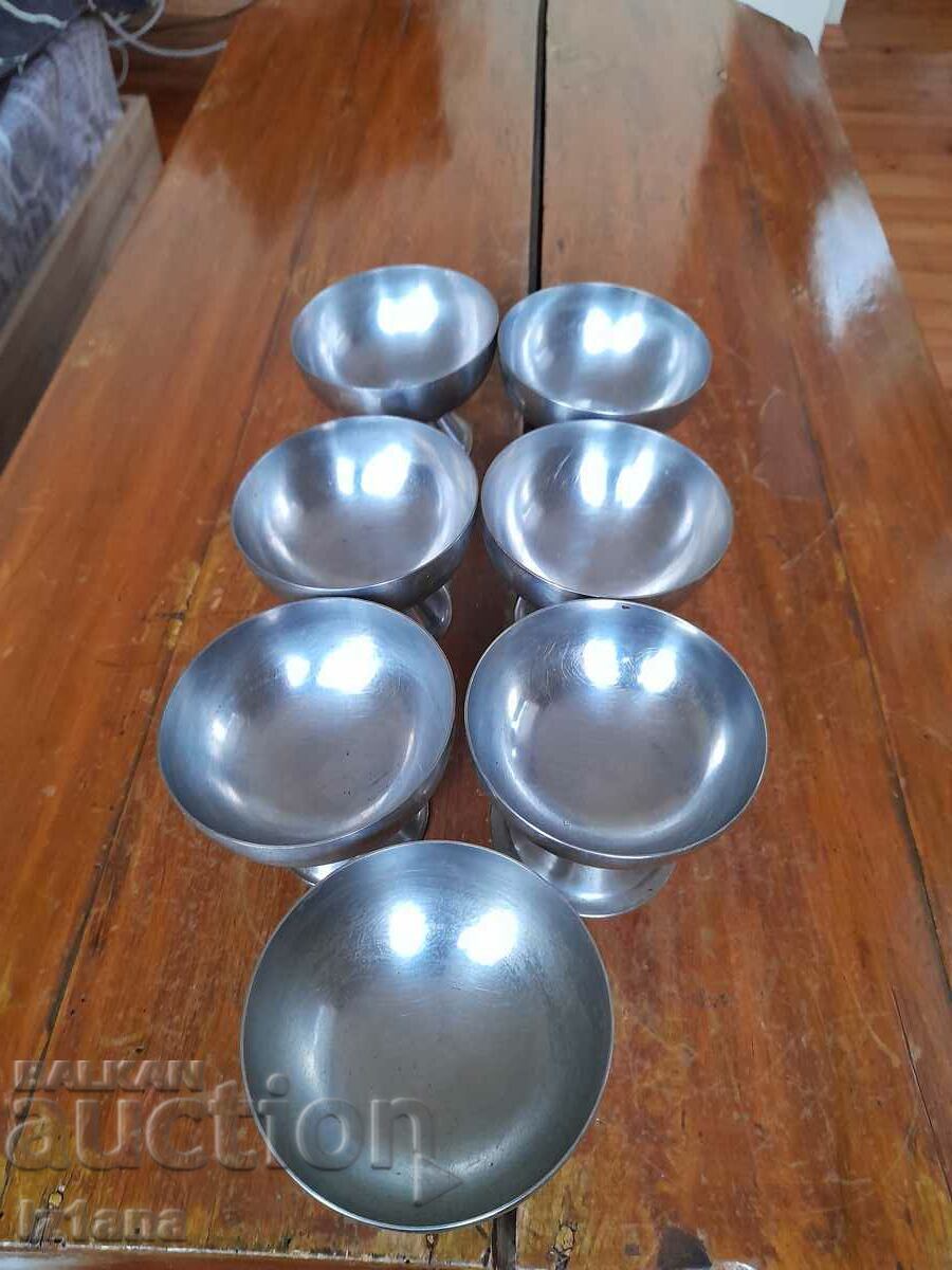 Livrarea Boluri vechi de înghețată din inox