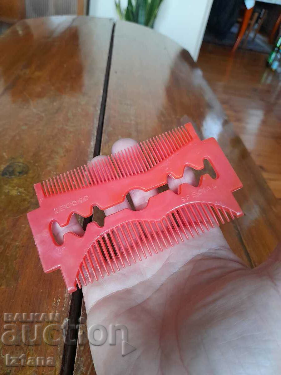 Old comb with price 6.00 BGN | € 3.07 Old comb with price 6.00 BGN | € 3.07