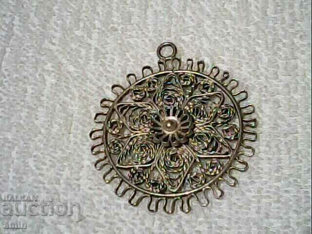 Auction Filigree medallion silver Auction Filigree medallion silver