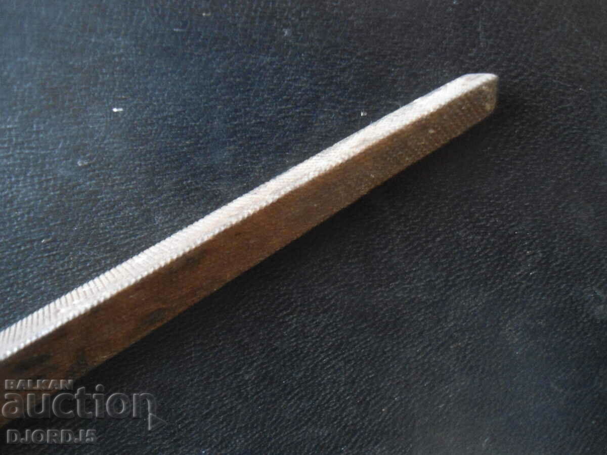 Livrarea Fierăstrău vechi, triunghiular Livrarea Fierăstrău vechi, triunghiular