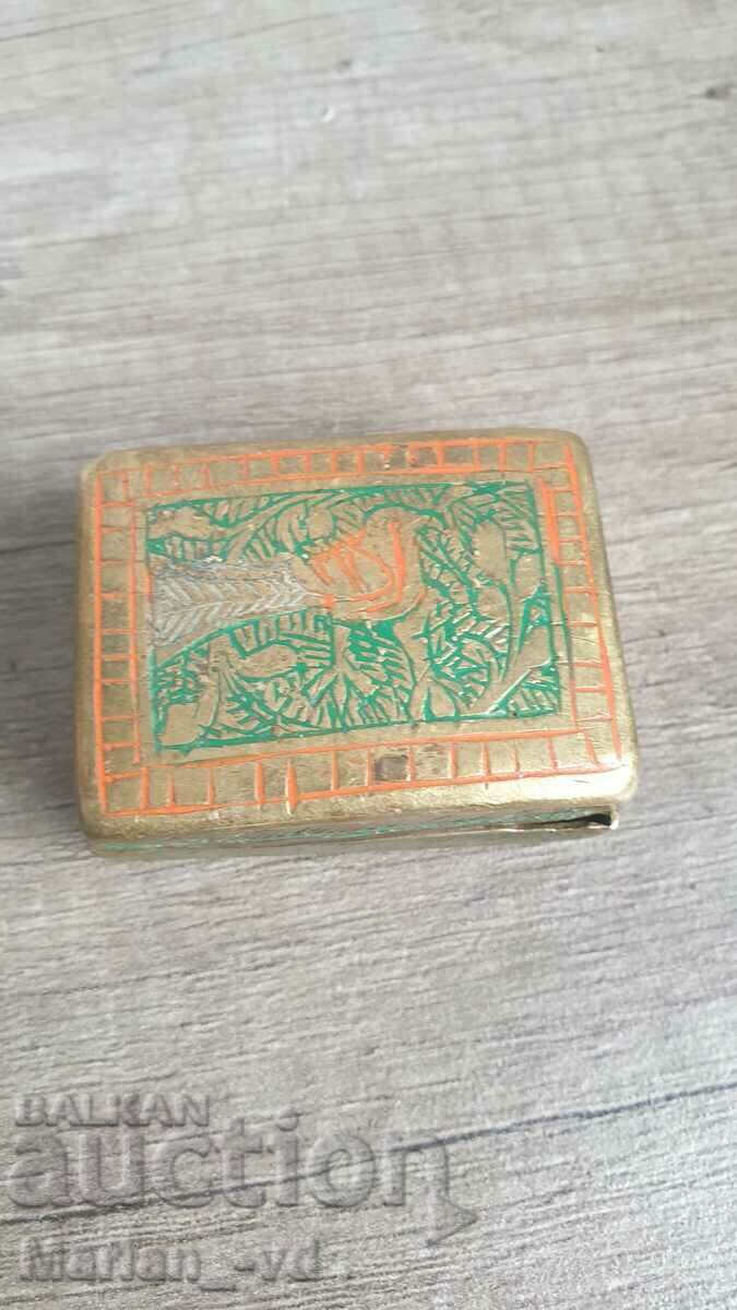 Small bronze snuff box