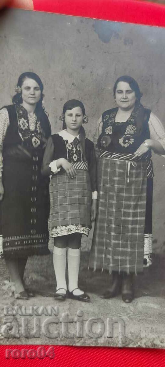 Auction GIRLS - COSTUMES Auction GIRLS - COSTUMES