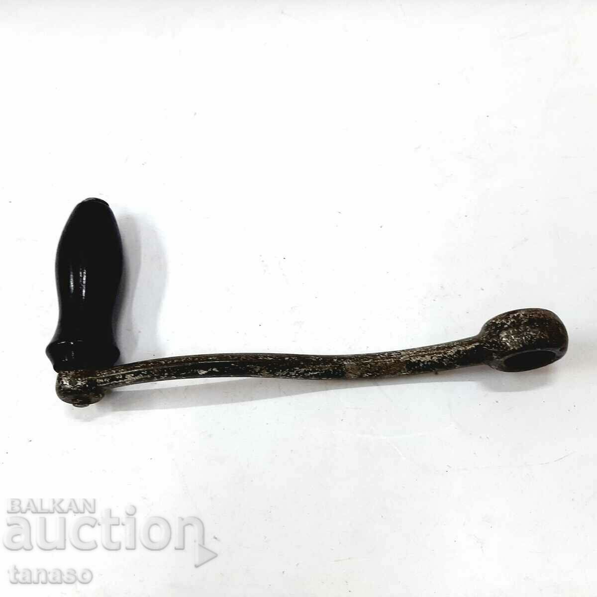 Auction  Old meat grinder crank(10.3)
