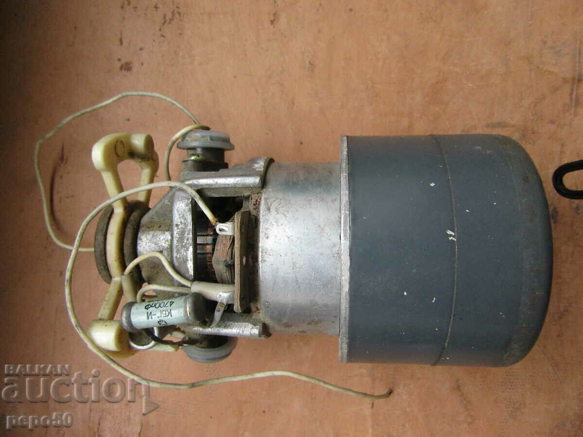 MOTORUL DE FUNCȚIONARE AL MINI-ASPIRATORULUI RUS „SHMEL”