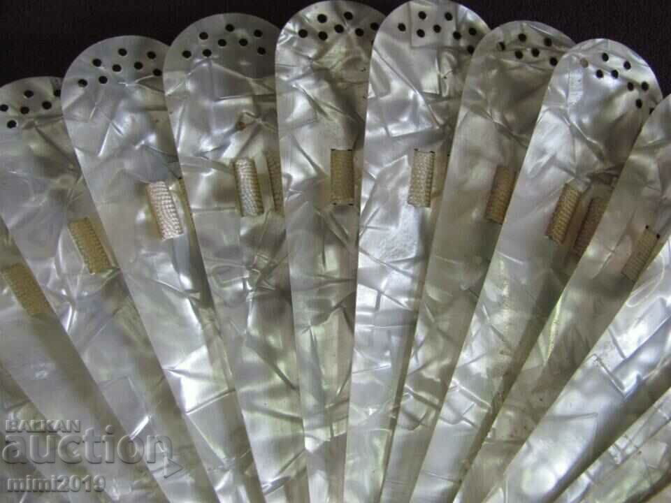 30's Art Deco Ladies Fan with price 120.00 BGN | € 61.36 30's Art Deco Ladies Fan with price 120.00 BGN | € 61.36