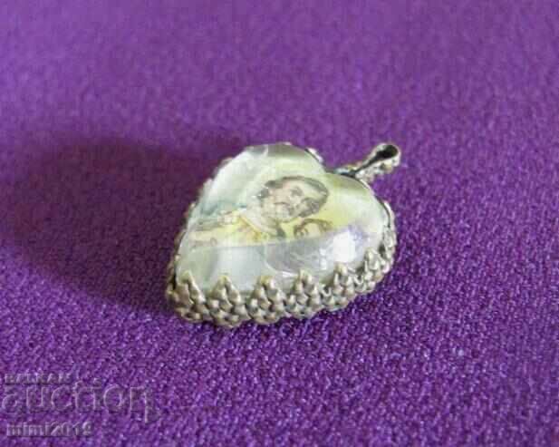 Auction 19th century Medallion, Amulet with bronze fittings Auction 19th century Medallion, Amulet with bronze fittings