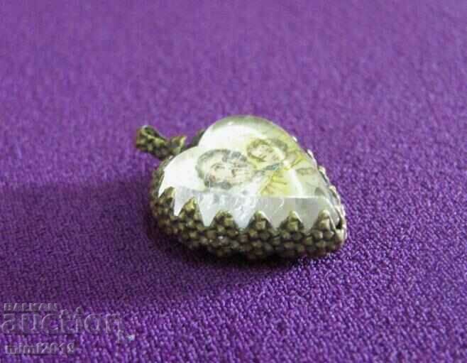 Delivery of 19th century Medallion, Amulet with bronze fittings Delivery of 19th century Medallion, Amulet with bronze fittings