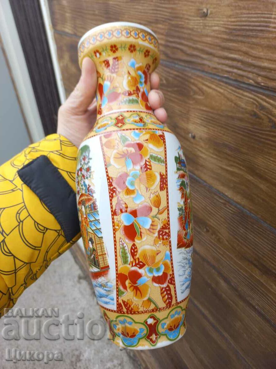 OLD CHINESE PORCELAIN VASE with price 160.00 BGN | € 81.81 OLD CHINESE PORCELAIN VASE with price 160.00 BGN | € 81.81