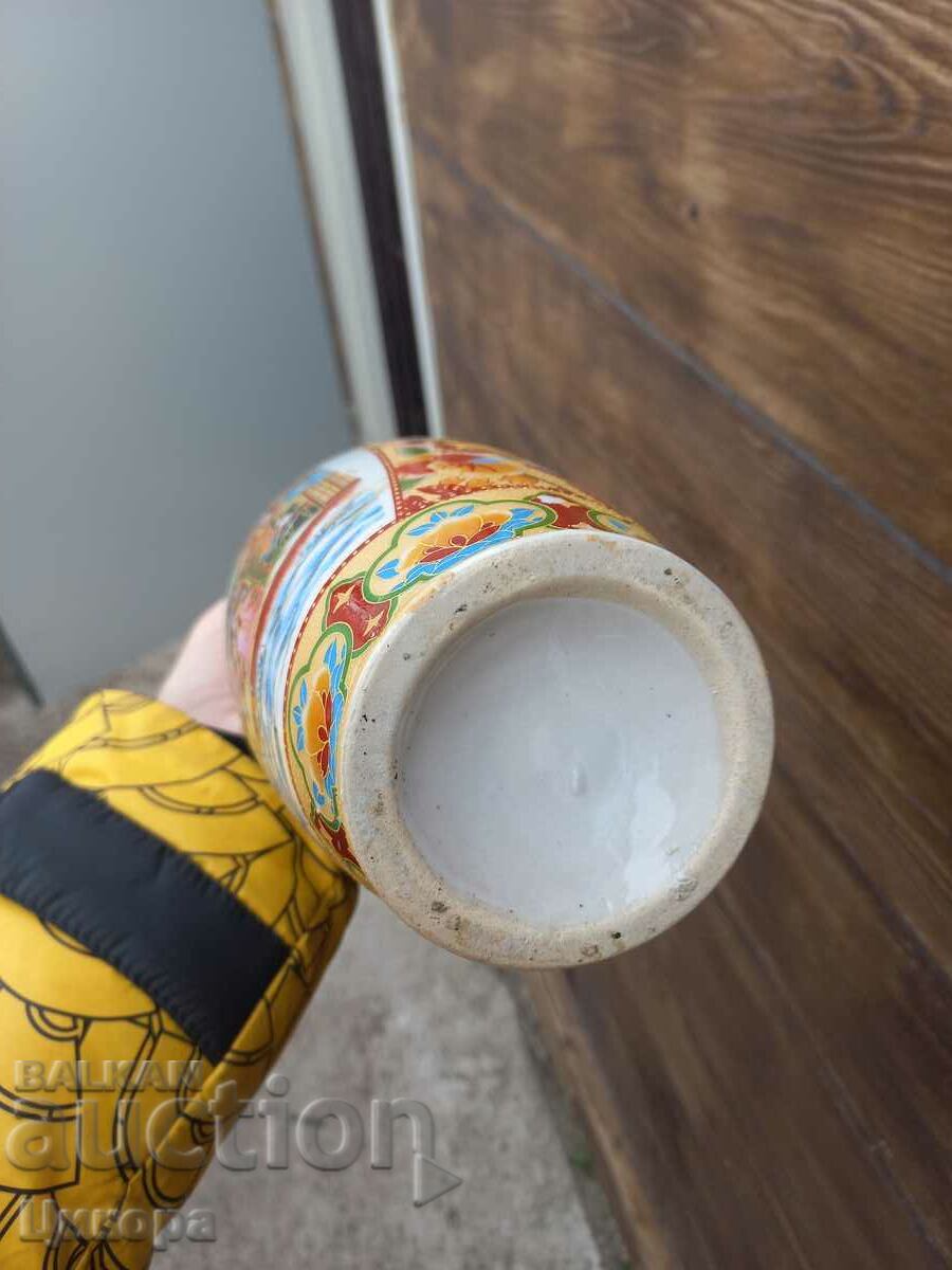 Auction OLD CHINESE PORCELAIN VASE Auction OLD CHINESE PORCELAIN VASE