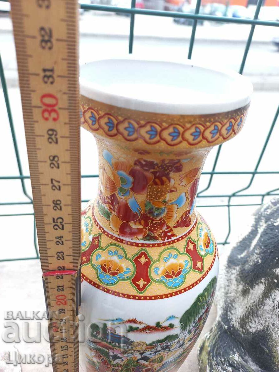 Delivery of OLD CHINESE PORCELAIN VASE Delivery of OLD CHINESE PORCELAIN VASE