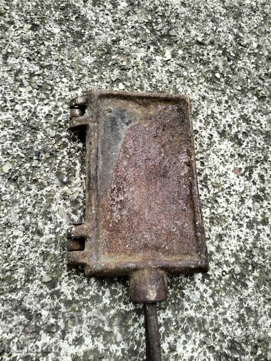 Delivery of Old waffle iron Delivery of Old waffle iron