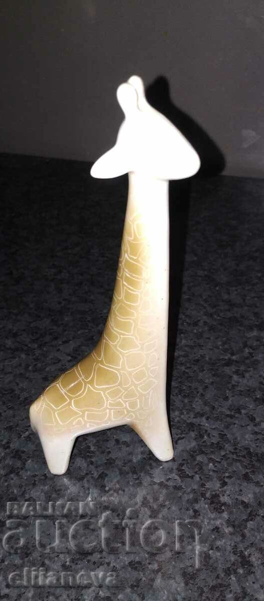 Girafă din ceramică