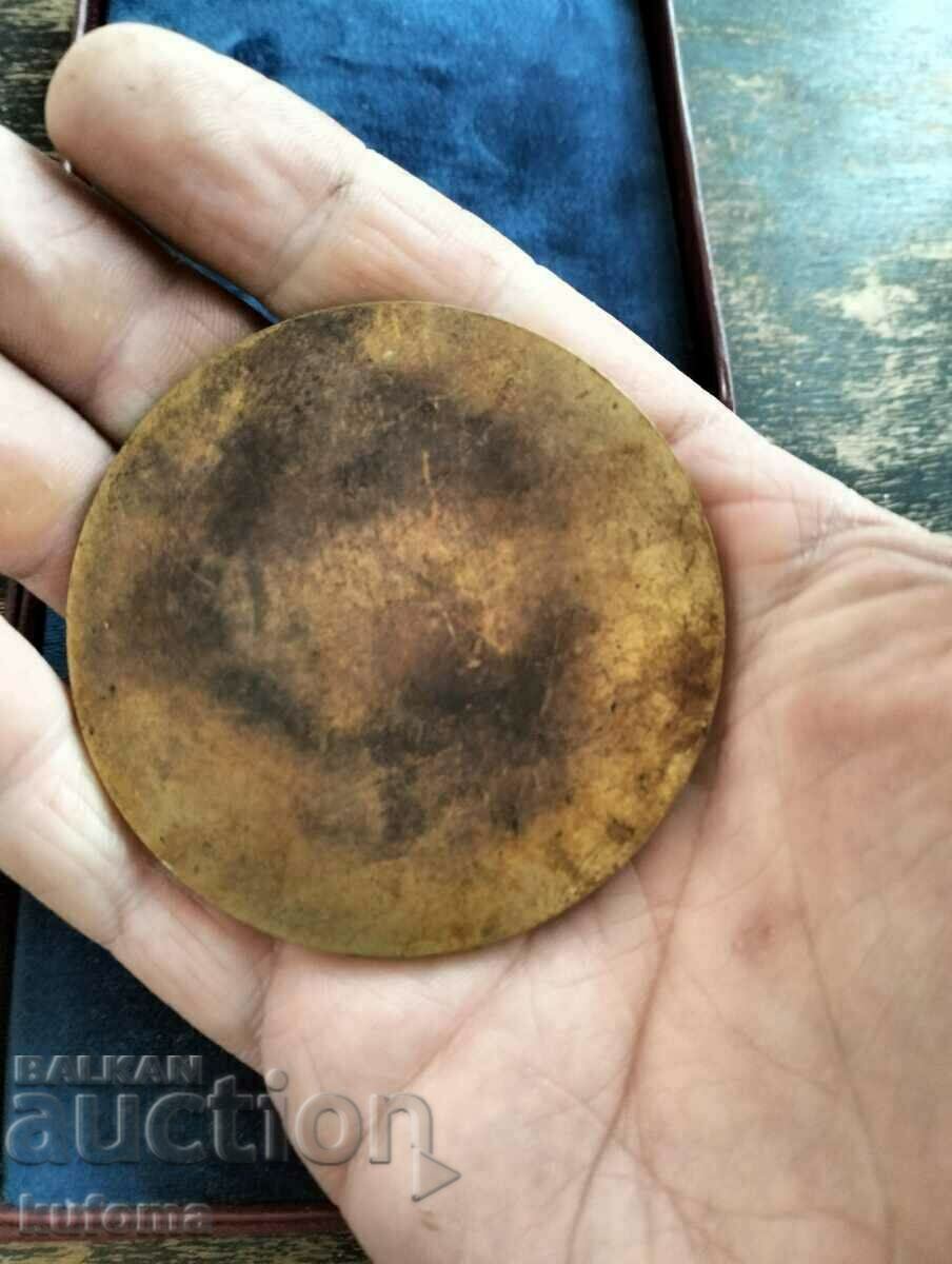 Delivery of Stavri Kalinov-Vasil Levski bronze plaque Delivery of Stavri Kalinov-Vasil Levski bronze plaque