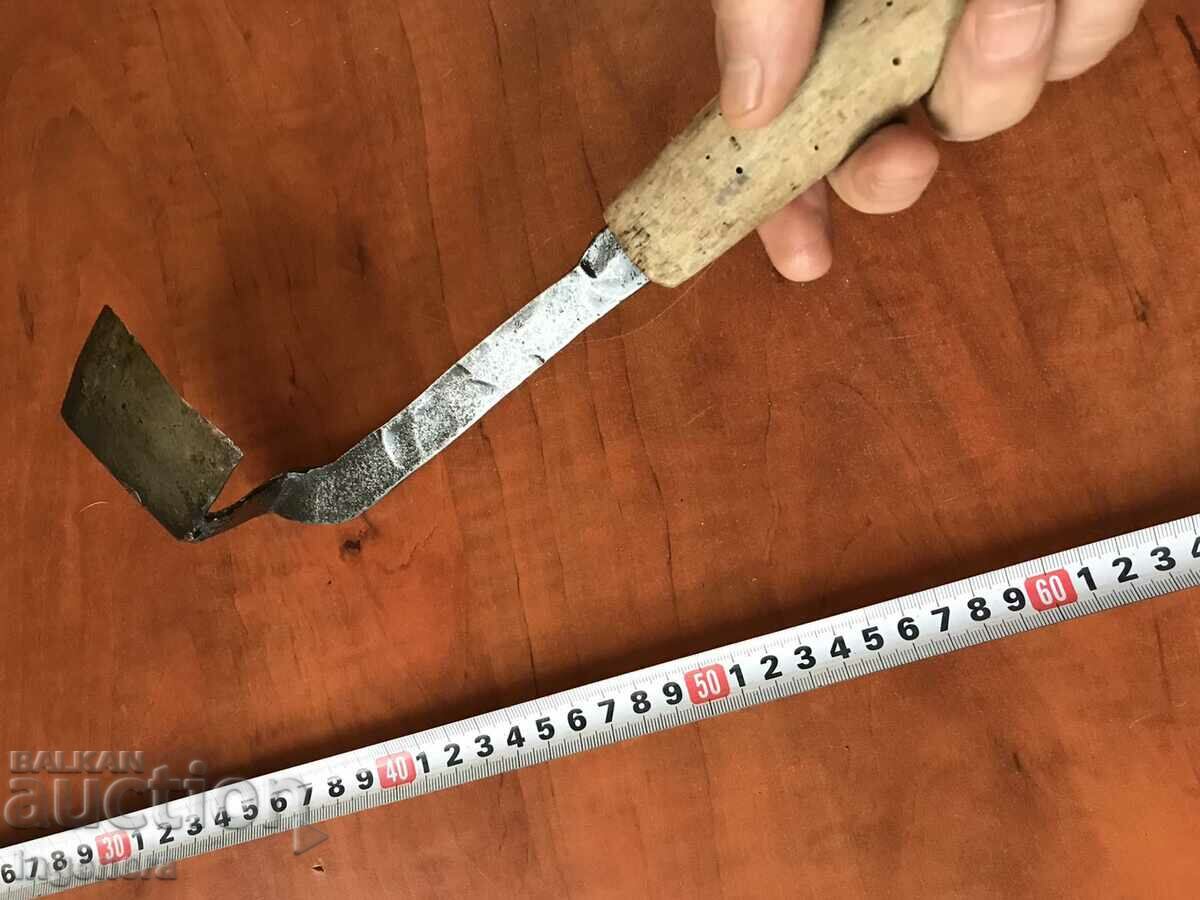 Auction INSTRUMENT FOR CUTTING HOOFS IN SHOEING HORSES Auction INSTRUMENT FOR CUTTING HOOFS IN SHOEING HORSES