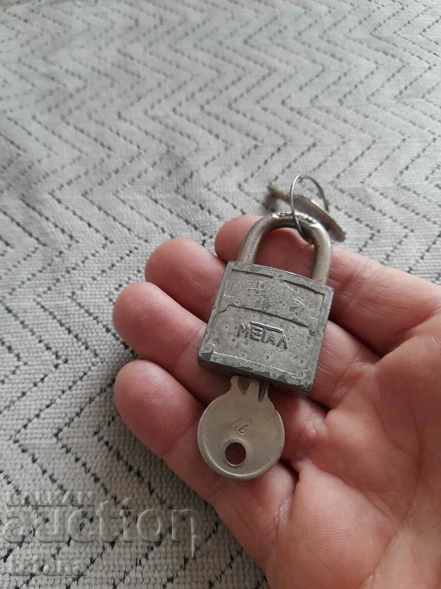 Auction Old padlock Metal Auction Old padlock Metal