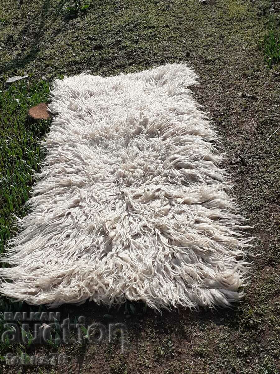 Old Guber kitenik 100% natural wool with price 150.00 BGN | € 76.69 Old Guber kitenik 100% natural wool with price 150.00 BGN | € 76.69