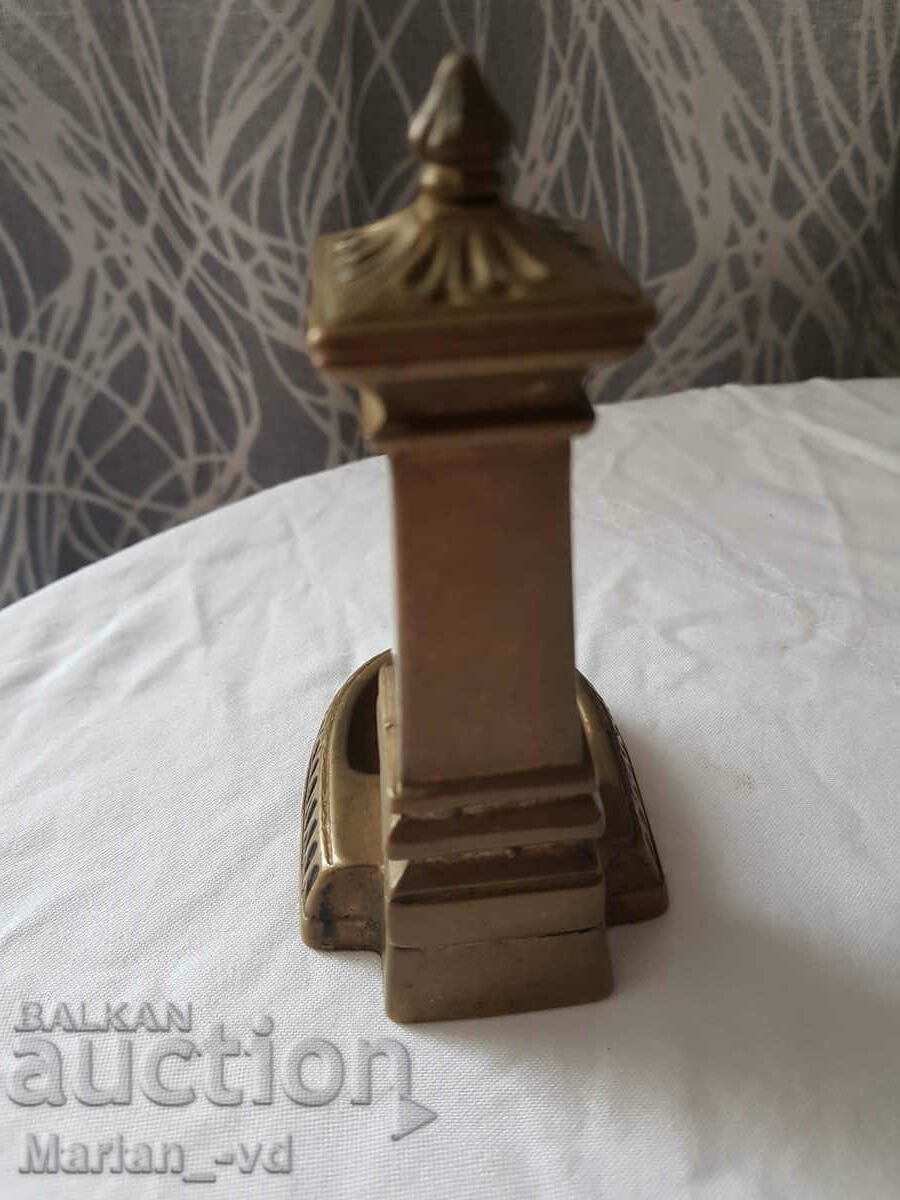 Delivery of A small bronze model of a garden fountain