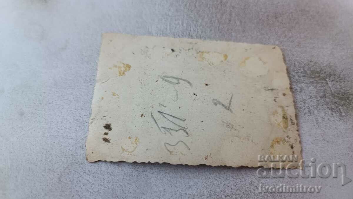 Fotografie Sofia Doi bărbați și un băiețel la plimbare cu preț 2.45 BGN | € 1.25