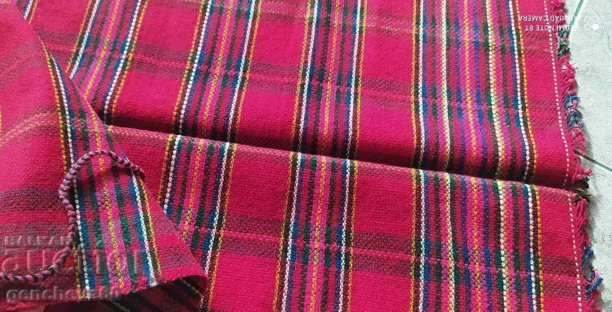 Autentică șorț rodopean, carouri roșii cu preț € 21.00 | 41.07 BGN