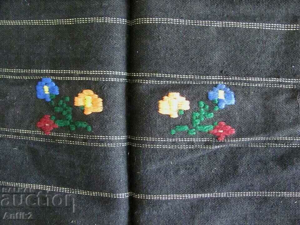 Costum de lână de artă populară din secolul al XIX-lea cu preț 25.00 BGN | € 12.78