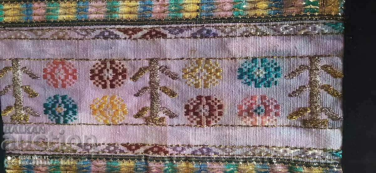 Delivery of Authentic embroidery apron, tinsel