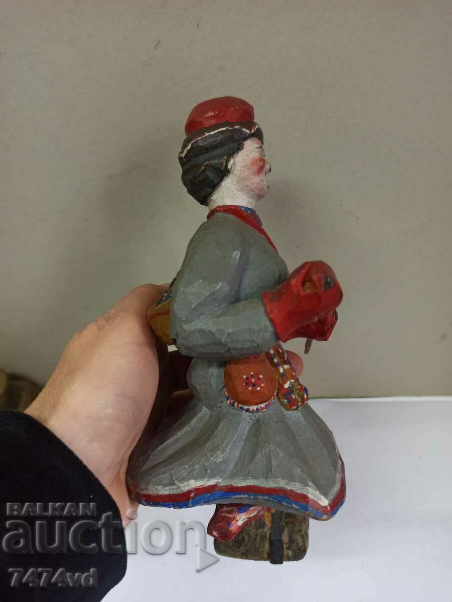 OLD ANTIQUE FIGURE OF A SAAMI WOMAN WITH CHILD with price 50.00 BGN | € 25.56 OLD ANTIQUE FIGURE OF A SAAMI WOMAN WITH CHILD with price 50.00 BGN | € 25.56