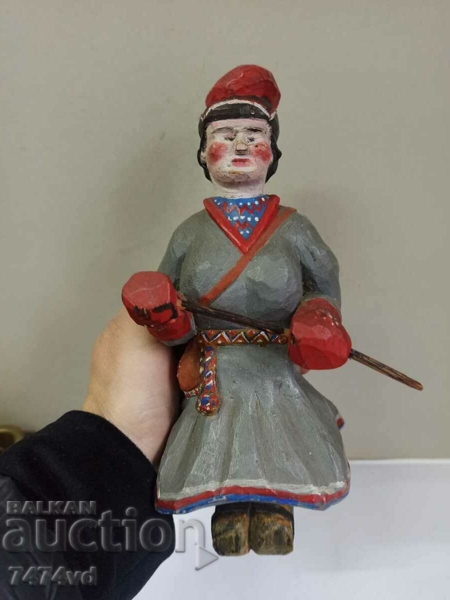 Delivery of OLD ANTIQUE FIGURE OF A SAAMI WOMAN WITH CHILD Delivery of OLD ANTIQUE FIGURE OF A SAAMI WOMAN WITH CHILD