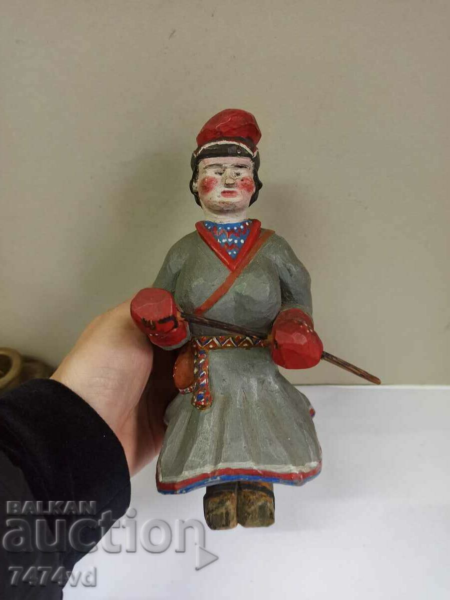 OLD ANTIQUE FIGURE OF A SAAMI WOMAN WITH CHILD