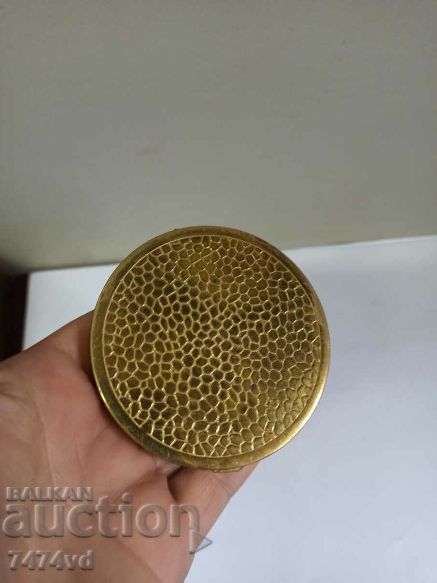 ΠΑΛΙΟ ΧΡΕΙΧΑΛΙΝΟ ΕΠΙΧΡΥΣΟ ΚΟΥΤΙ ΣΚΟΝΗΣ με τιμή 40.00 BGN | € 20.45 ΠΑΛΙΟ ΧΡΕΙΧΑΛΙΝΟ ΕΠΙΧΡΥΣΟ ΚΟΥΤΙ ΣΚΟΝΗΣ με τιμή 40.00 BGN | € 20.45