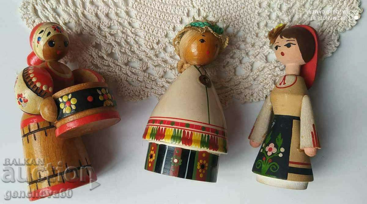 Vintage traditional wooden dolls - 6 Vintage traditional wooden dolls - 6