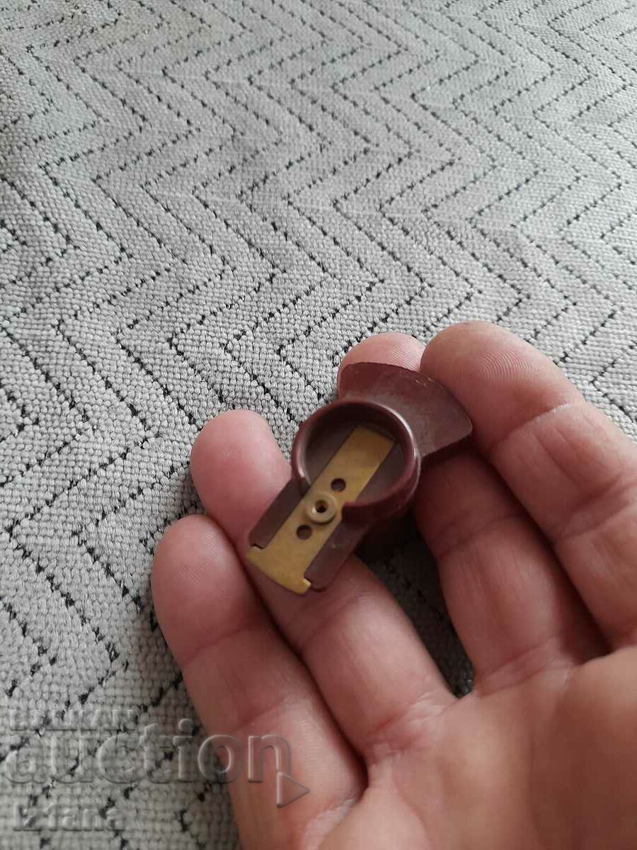 Old distributor cap thumb with price 11.00 BGN | € 5.62 Old distributor cap thumb with price 11.00 BGN | € 5.62