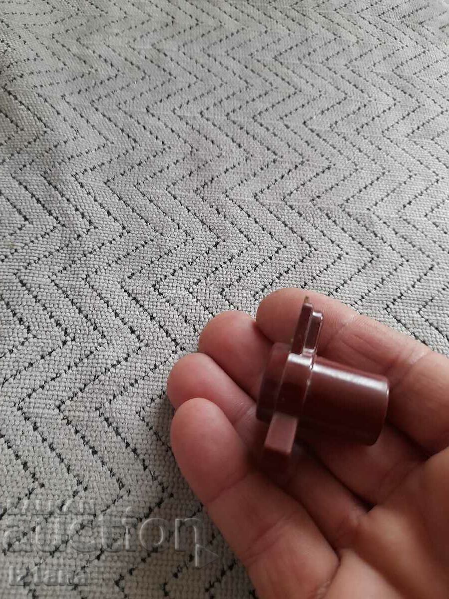 Delivery of Old distributor cap thumb Delivery of Old distributor cap thumb