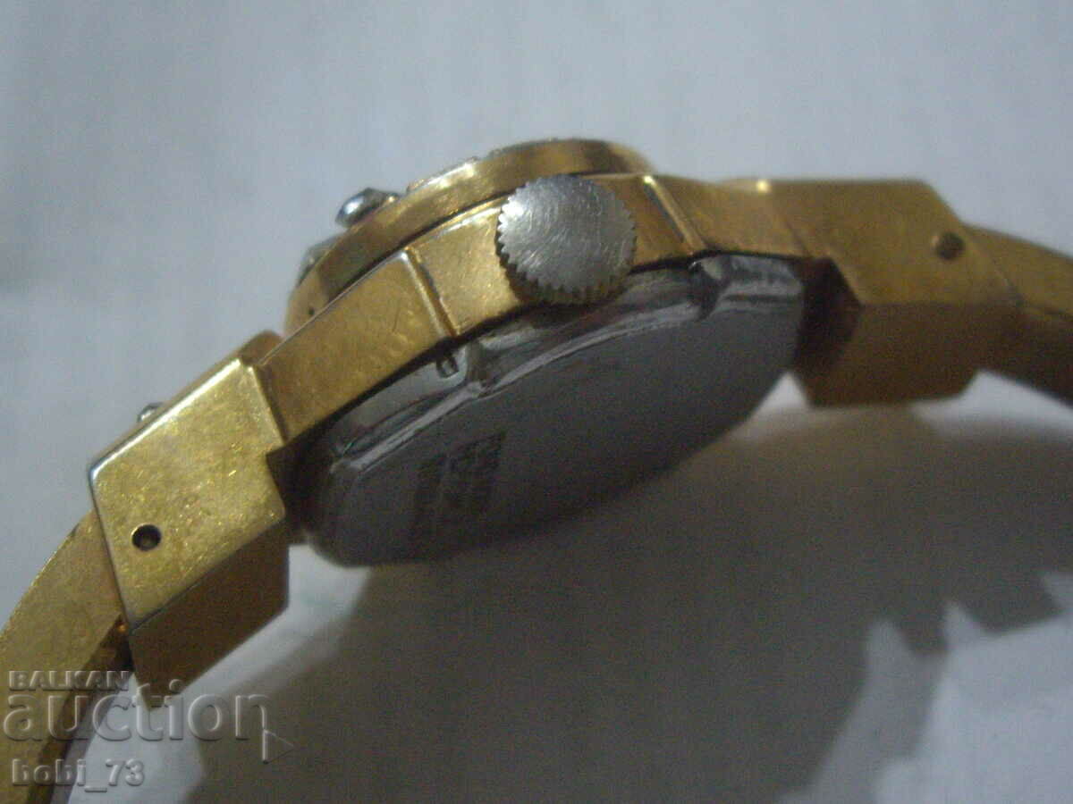 Παράδοση Παλιό επιχρυσωμένο ρολόι-βραχιόλι. Παράδοση Παλιό επιχρυσωμένο ρολόι-βραχιόλι.