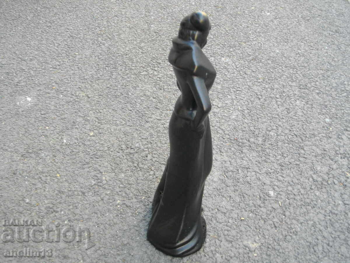 Delivery of OLD PORCELAIN LADY WITH DOG Delivery of OLD PORCELAIN LADY WITH DOG