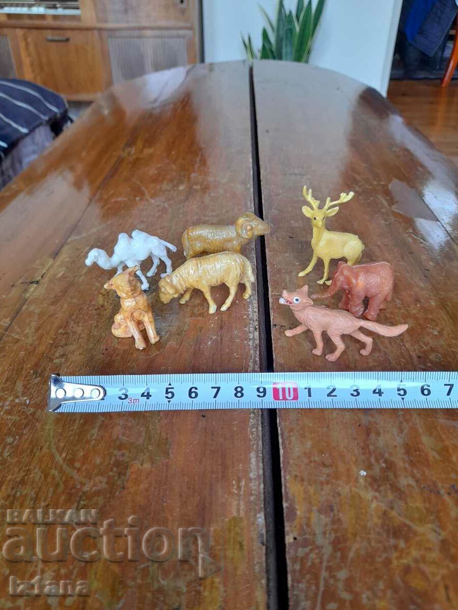 Delivery of Old figurines, animals